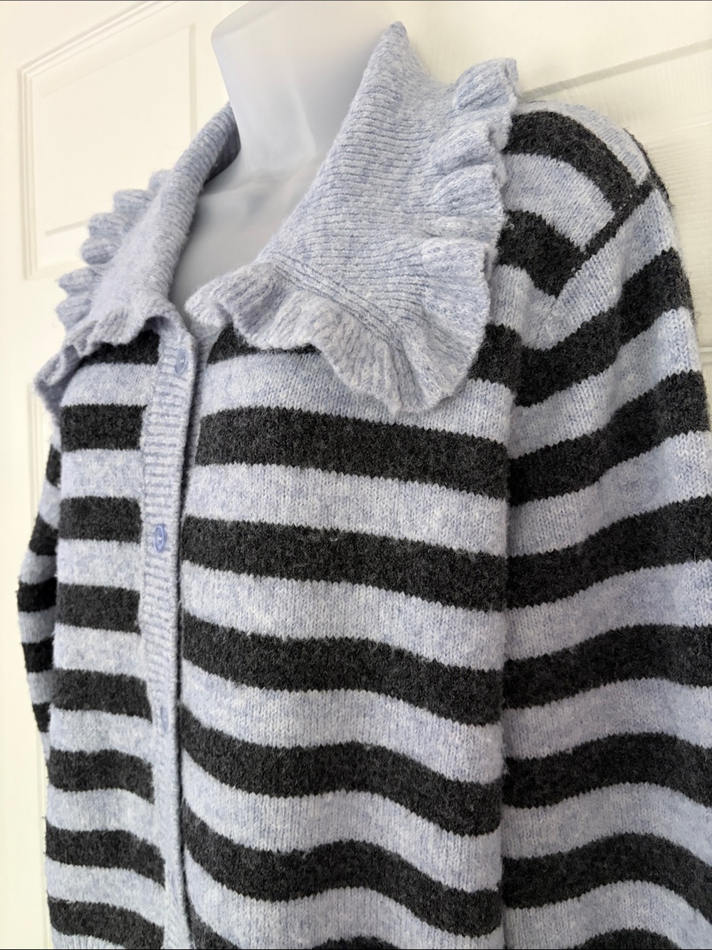 Anthropologie Maeve Ainsley Ruffle-Collar Cardigan Sweater Gray Blue size XL - Picture 5 of 13